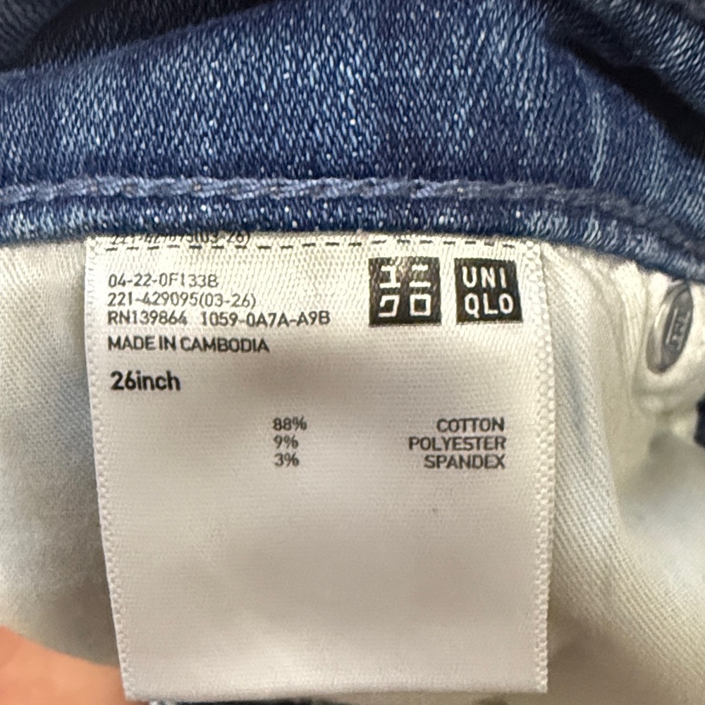 3/$10 Uniqlo Women's Blue Skinny Jeans with Frayed Hem - Picture 3 of 7